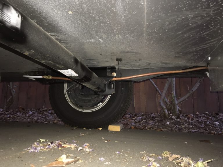 Giving our Airstream a lift Wacky Wanderers